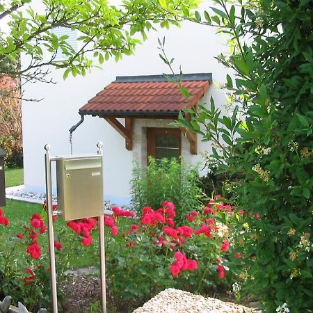 Ferienwohnung Im Gruenen Illschwang Exterior foto