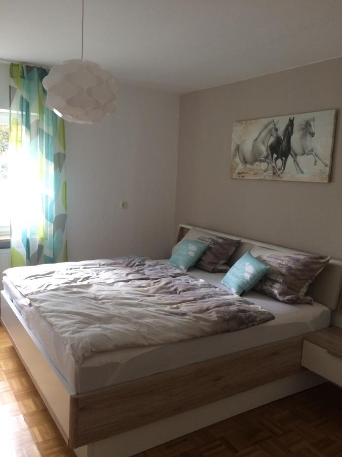 Ferienwohnung Im Gruenen Illschwang Exterior foto