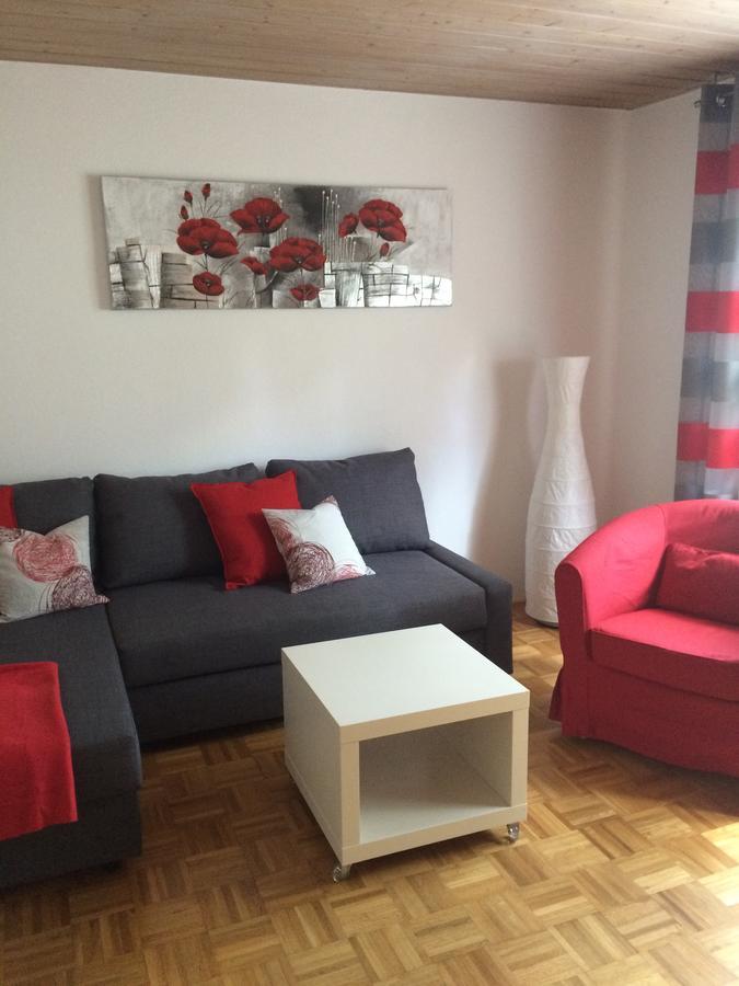Ferienwohnung Im Gruenen Illschwang Exterior foto